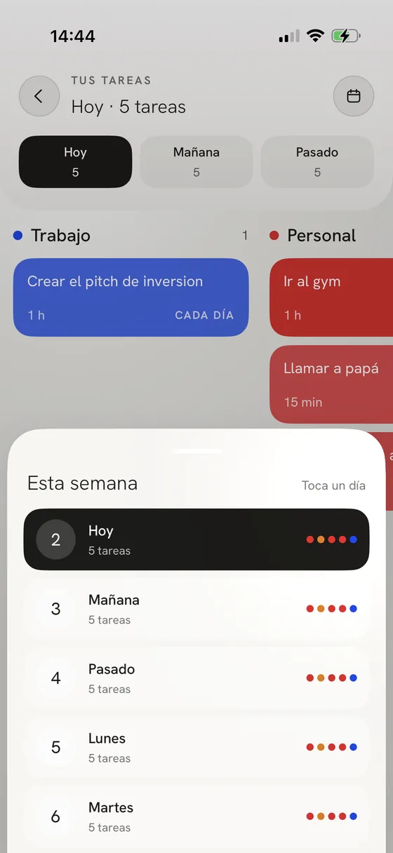 Vista de tareas de WakeUp: hoy, mañana, pasado y la semana, cada tarea con su color.